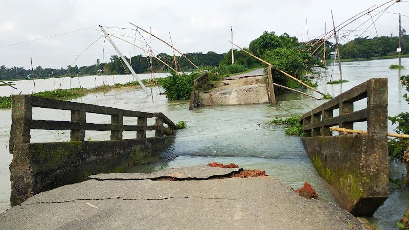 নির্মাণের একমাসে ভেঙে গেলো লাখ টাকার কালভার্ট,দুর্ভোগ