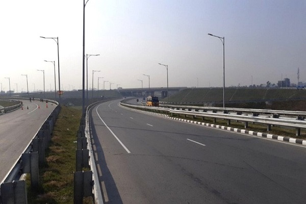 ফ্লাইওভারের ওপর পড়ে ছিল যুবকের নিথর দেহ