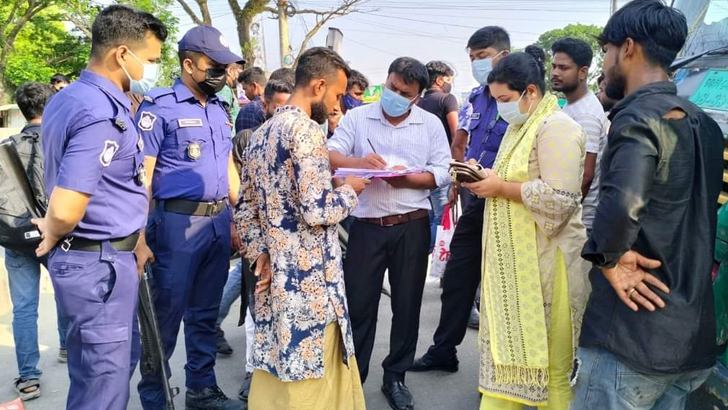 কর্মস্থলে ফেরা যাত্রীদের কাছ থেকে অতিরিক্ত ভাড়া আদায়, জরিমানা