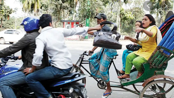 রাস্তায় ছিনতাইকারীর কবলে রাবি শিক্ষকের স্ত্রী