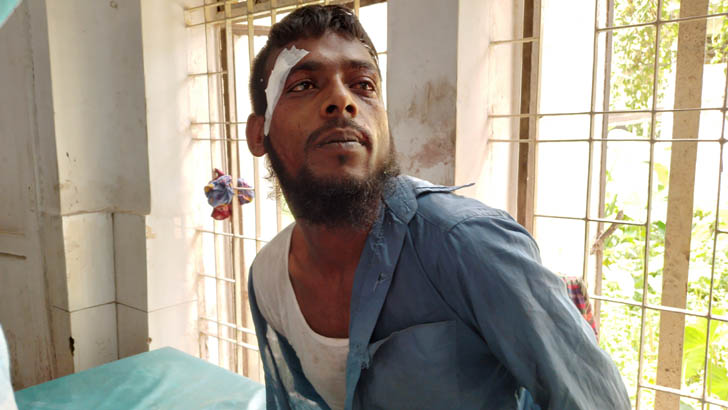 রেলমন্ত্রীর আত্মীয় পরিচয় দেওয়া যাত্রীকে জরিমানা করে টিটিই বরখাস্ত