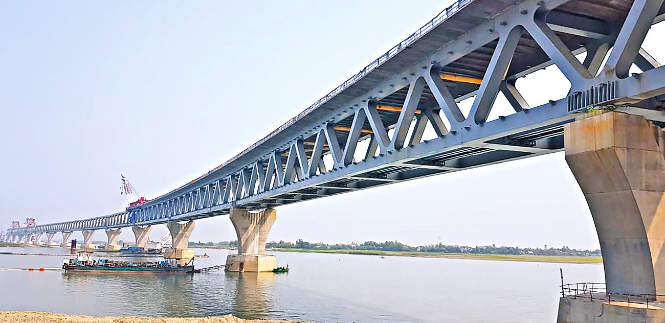 পদ্মা সেতুর টোল নির্ধারণ:বাসের ২৪০০ টাকা,মোটরসাইকেল ১০০