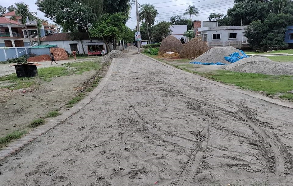 ভেঙে ফেলার পর আবারো বিদ্যালয়ের মাঠে সড়ক নির্মাণ