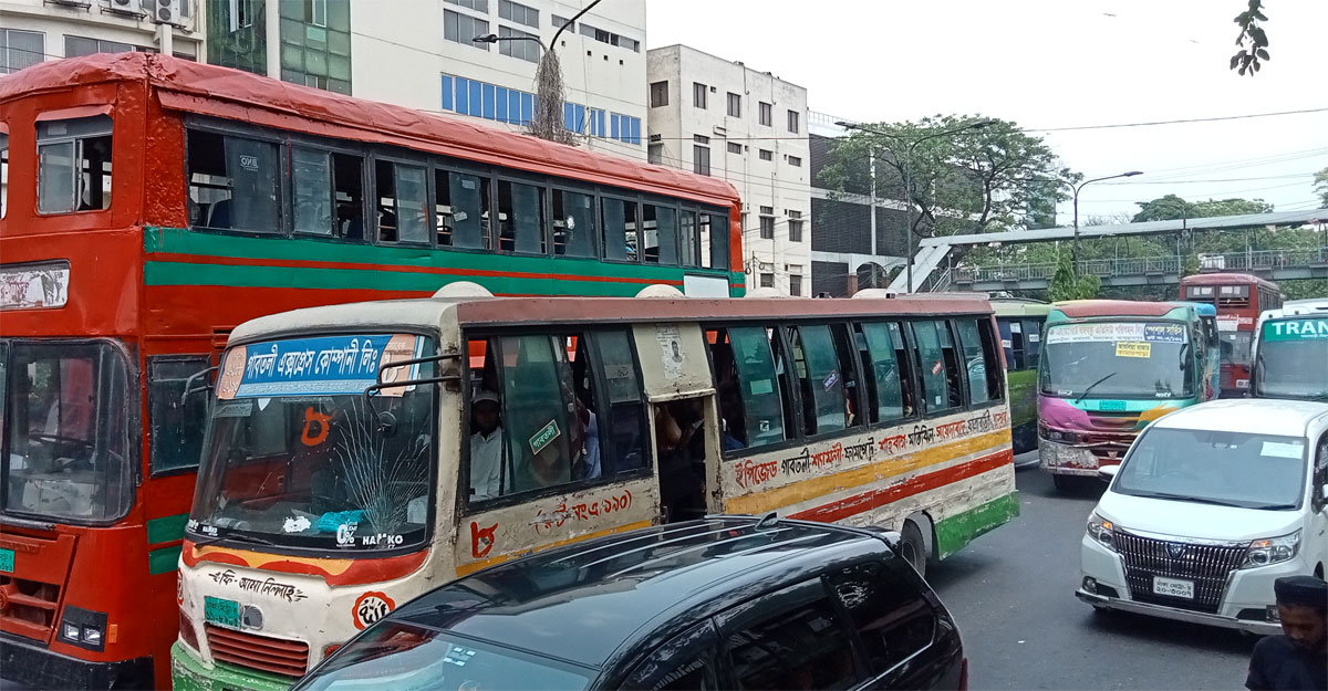 ঢাকায় ঘুরছে না গাড়ির চাকা