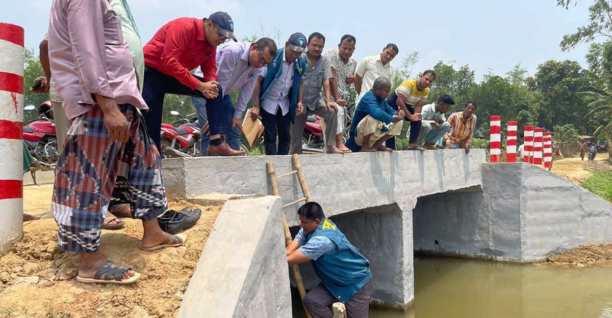 শেষ হয় নি নির্মাণকাজ, তার আগেই সেতুতে ফাটল