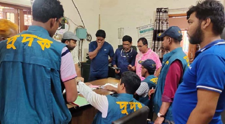 যাত্রীবেশে রেলওয়ে স্টেশনে দুদক!