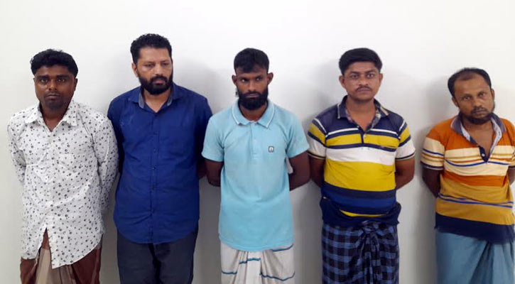 ডিবি পরিচয়ে থ্রি হুইলার ছিনতাই, গ্রেফতার ৫