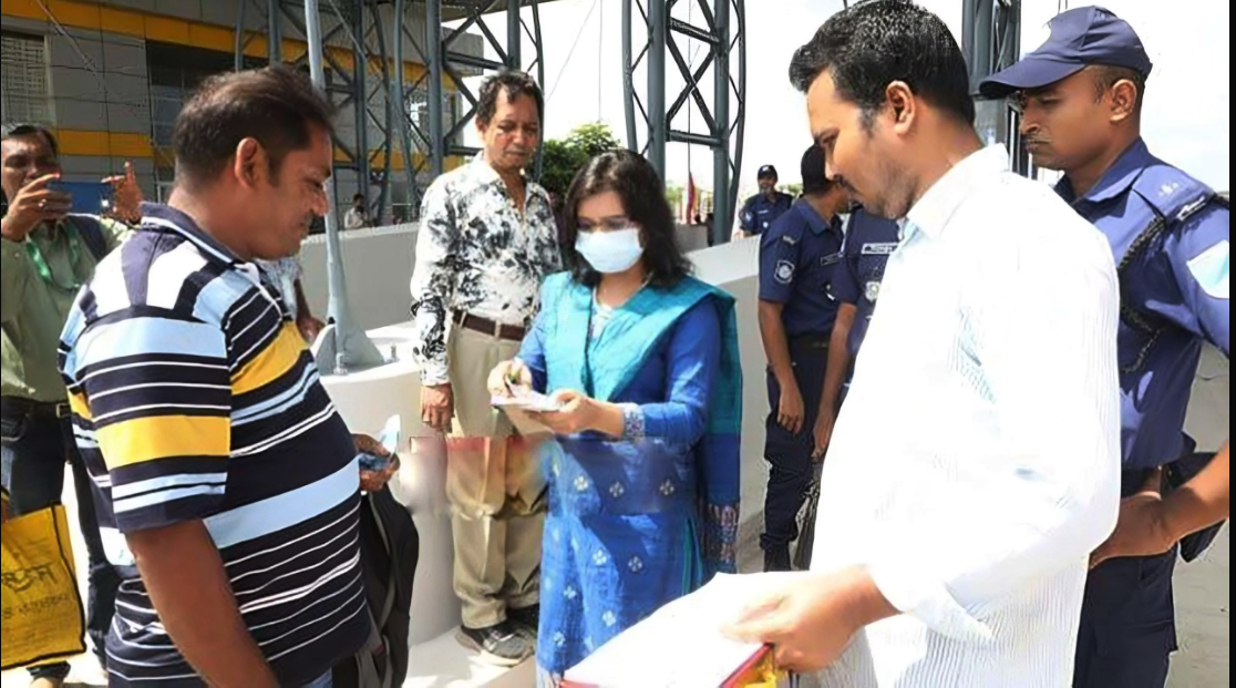 পদ্মা সেতুতে সর্বপ্রথম জরিমানা দিলেন আইয়ুব