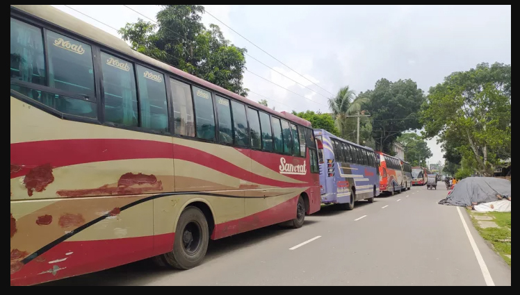 যানজটের সড়কে অঘোষিত বাস পার্কিং