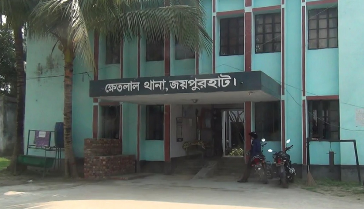 জয়পুরহাটে পিকআপ-অটোভ্যানের মুখোমুখি সংঘর্ষে নিহত ২