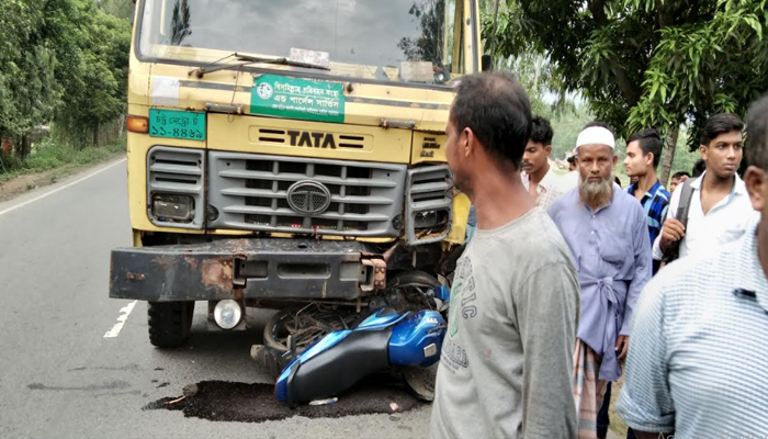 চট্টগ্রামে কাভার্ড ভ্যান চাপায় নিহত ২ মোটরসাইকেল আরোহী