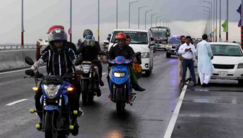 পদ্মা সেতুতে মোটরসাইকেল চলাচল নিষেধ