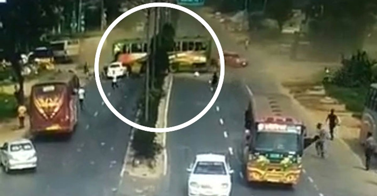 সাভারে ত্রিমুখী সংঘর্ষ: সেফ লাইন পরিবহনের বিরুদ্ধে মামলা