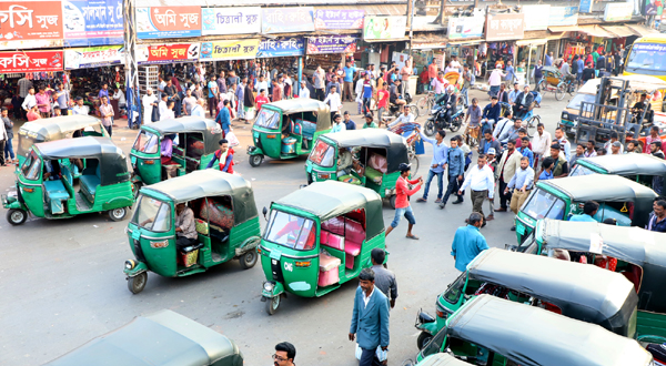 অবৈধ অটোরিকশা স্ট্যান্ডে বাড়ছে যানজট