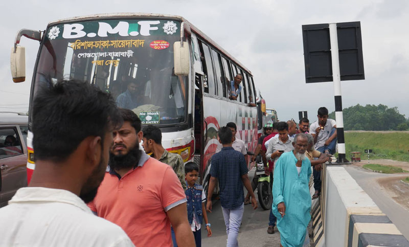 বঙ্গবন্ধু এক্সপ্রেসওয়ে অবরোধ করে বিক্ষোভ