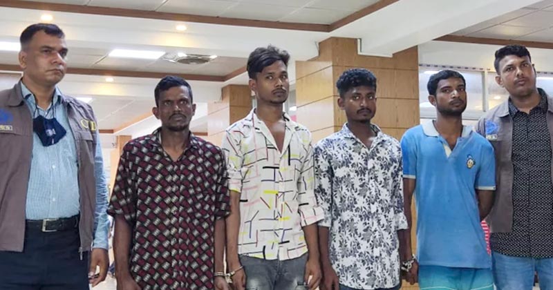 দেড় হাজার বাসের ব্লু-বুক ও রেজিস্ট্রেশন চুরি করে চাঁদাবাজি