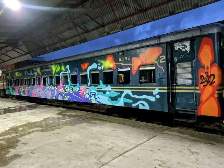 রঙিন হচ্ছে চবির শাটল ট্রেন!