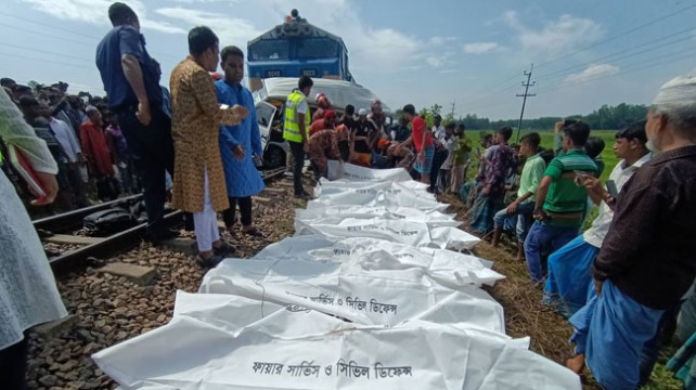 চট্টগ্রামে ট্রেন দুর্ঘটনায় গেটম্যানকে আসামি করে মামলা
