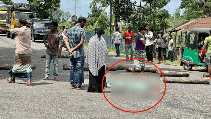 ছেলেকে বাঁচাতে গিয়ে গাড়ি চাপায় প্রাণ হারালেন বাবাও