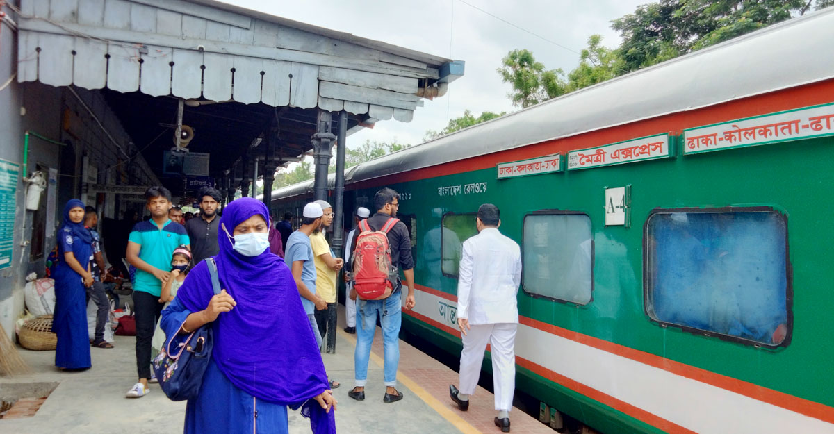 কলকাতা-ঢাকা ও খুলনা রুটে ট্রেনের শিডিউল বিপর্যয়, দুর্ভোগ