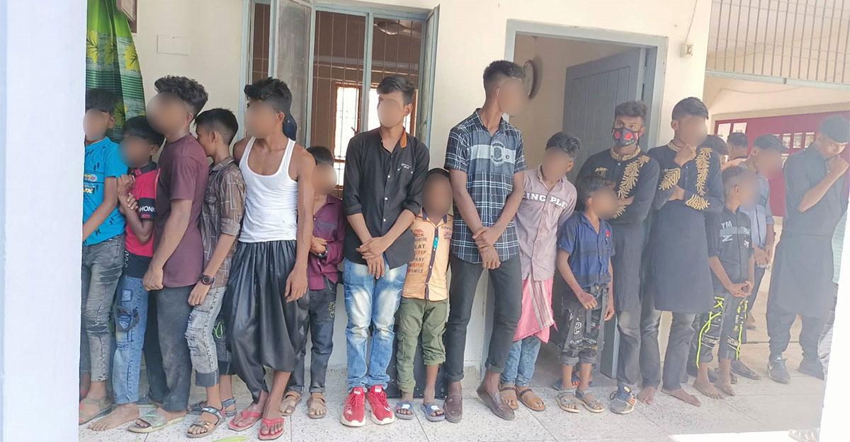 ট্রাকে উচ্চস্বরে গান-নাচানাচি, অর্ধশত শিশু-কিশোরকে আটক