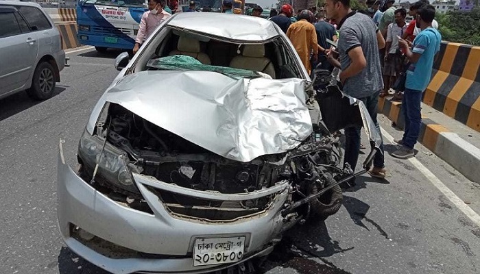 ফ্লাইওভারের ওপর প্রাইভেটকার-মোটরসাইকেল সংঘর্ষে নিহত ৩