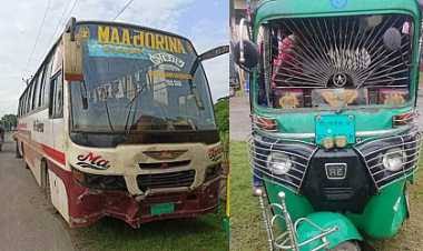 বাস-অটোভ্যানের সংঘর্ষ, নিহত ৪
