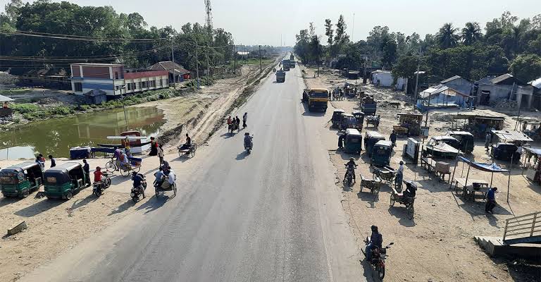 ২২ ঘণ্টা পর যানজটমুক্ত সিরাজগঞ্জের মহাসড়ক