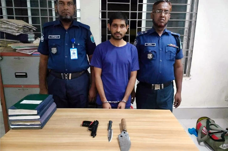 খেলনা পিস্তল নিয়ে প্রাইভেট কার ছিনতাইয়ের চেষ্টা!