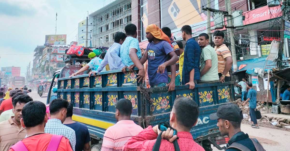 বাসের ভাড়া বেশি তাই ট্রাকই ভরসা