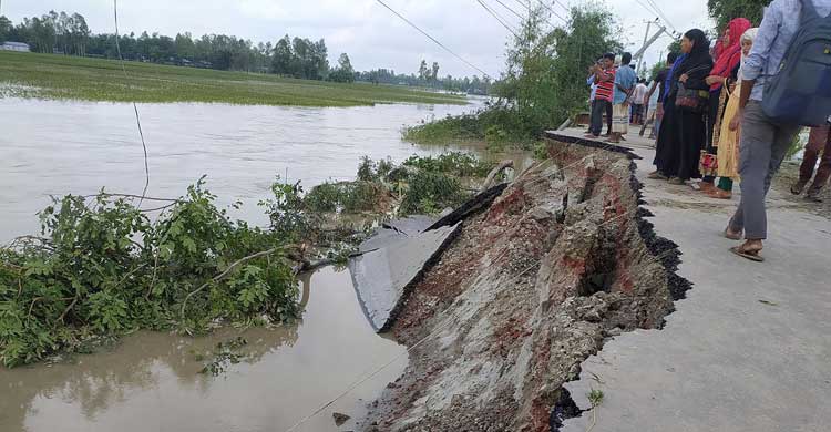 বন্যায় সিলেটের সড়কজুড়ে ক্ষত