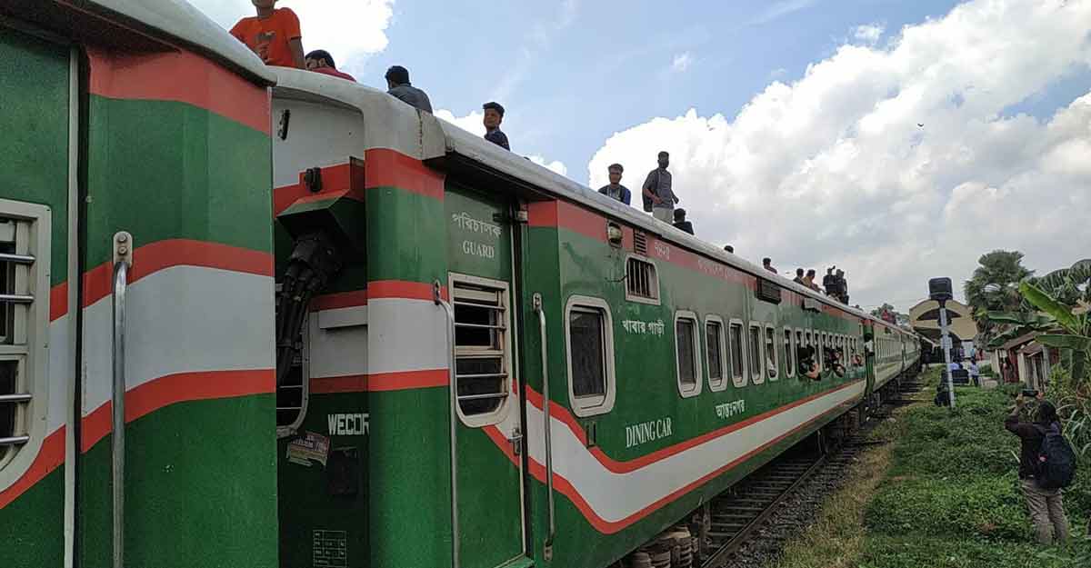 ১২ ঘণ্টা পর ছাড়ল পঞ্চগড় এক্সপ্রেস
