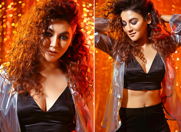 জয়ার রূপের আগুনে পুড়ছে ভক্তদের মন