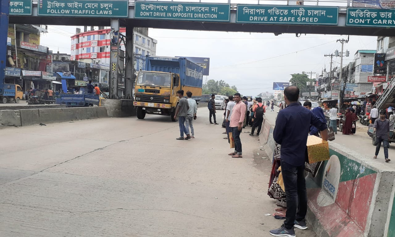 জ্বালানি তেলের দাম বৃদ্ধির প্রভাব: মিরসরাইয়ে অধিকাংশ যানবাহন বন্ধ ছিলো