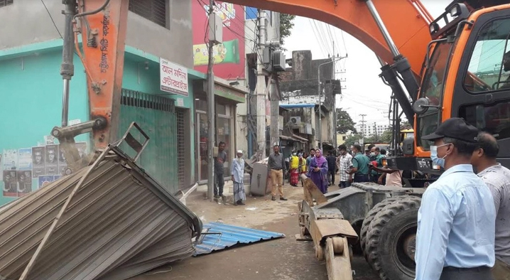 বাংলাবাজার ঘাটের অবৈধ স্থাপনা উচ্ছেদ