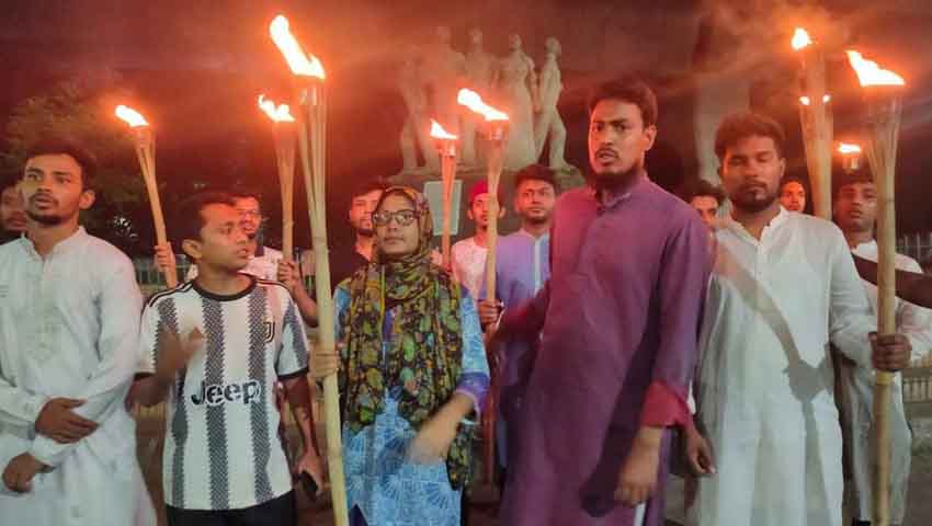 তেলের দাম বৃদ্ধির প্রতিবাদে ঢাবিতে বিক্ষোভ