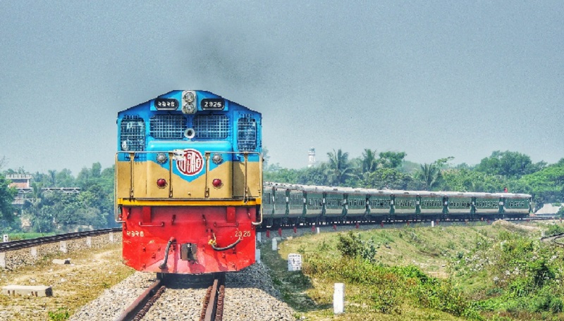 ইঞ্জিন বিকল, ঢাকা-চট্টগ্রাম ট্রেন যোগাযোগ বন্ধ
