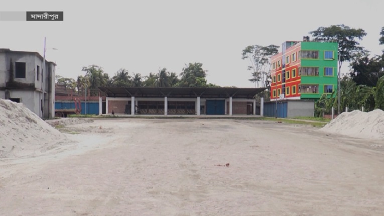 নির্মাণের আড়াই বছর পরও চালু হয়নি কোটি টাকার টার্মিনাল