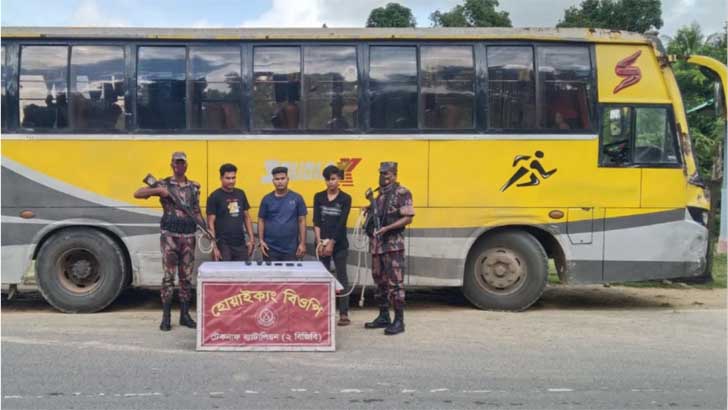 বাস থেকে ইয়াবা উদ্ধার, ড্রাইভারসহ আটক ৩