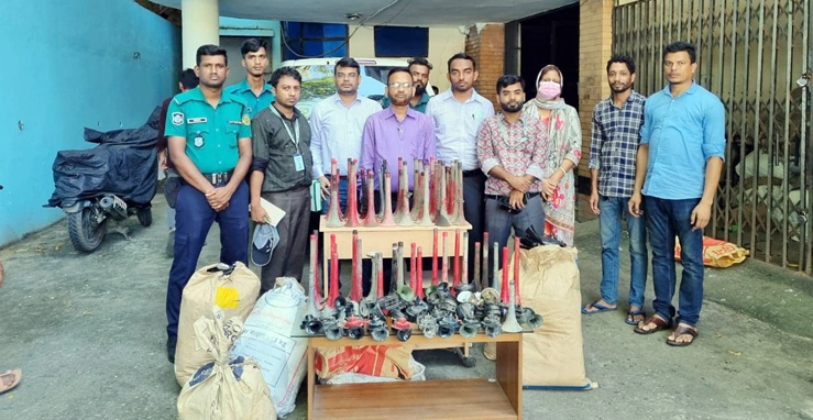 ৭৫টি গাড়ি থেকে ১২০টি হাইড্রোলিক হর্ন জব্দ