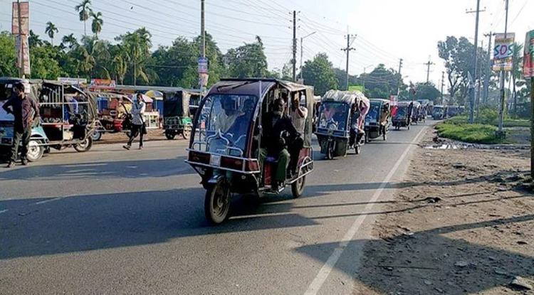 ৫০টি অটোরিকশা নিয়ে রংপুরে নেতা-কর্মীরা