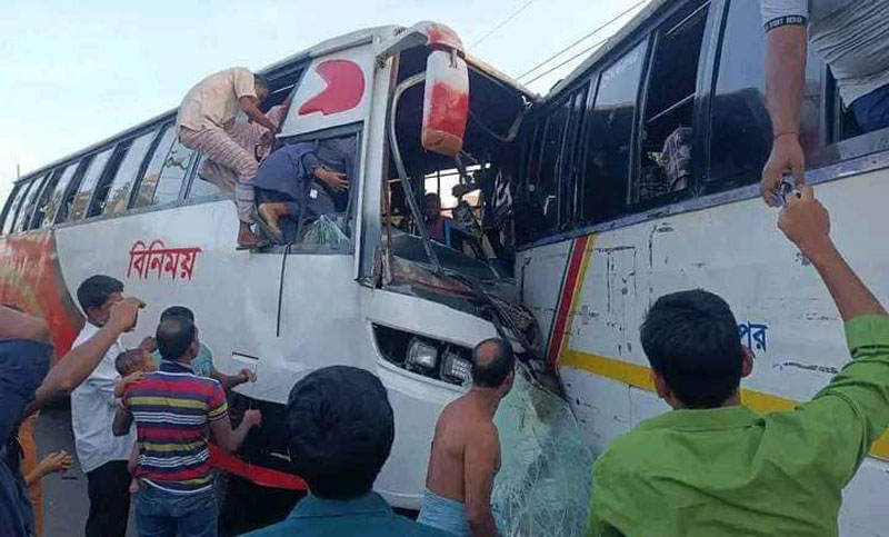 ঘাটাইলে ২ বাসের মুখোমুখি সংঘর্ষ, আহত ১০