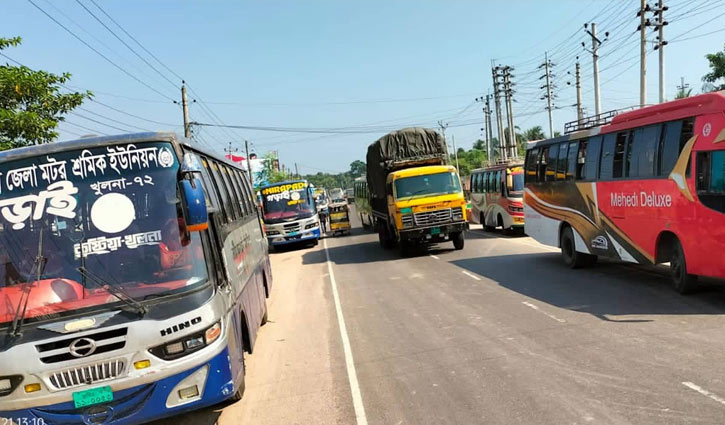 যশোর-খুলনা রুটে বন্ধ বাস, ভোগান্তিতে যাত্রীরা
