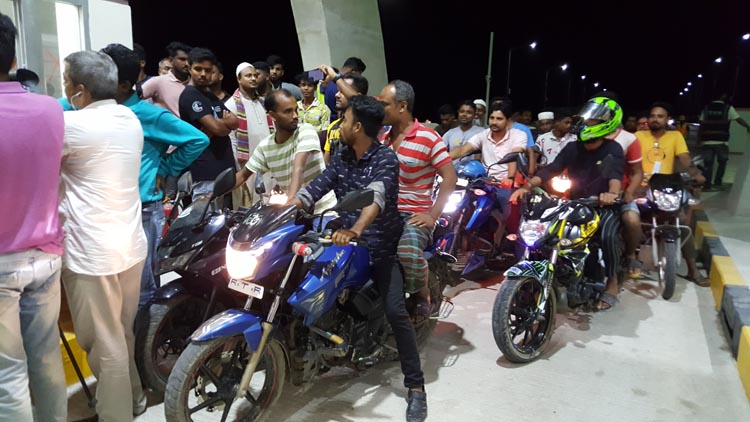 মধুমতী সেতুর টোল: বাস ২০৫ টাকা, সাইকেল-রিকশা ৫ টাকা