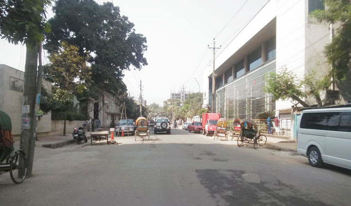 নেই পাবলিক টয়লেট, ভোগান্তির অপর নাম ‘লাভ রোড’