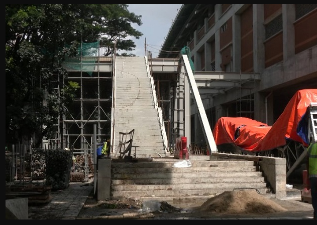 ডিসেম্বরে উদ্বোধন, কাজীপাড়া আর শেওড়াপাড়ায় বসেছে মেট্রোরেলের সিঁড়ি