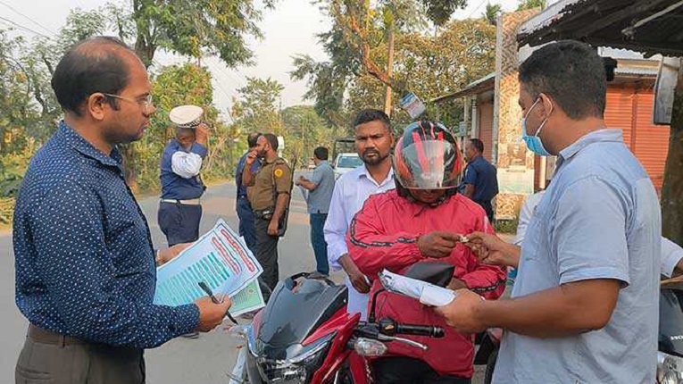 লালমনিরহাটে সড়কে নিরাপত্তা নিশ্চিতে ভ্রাম্যমাণ আদালতের অভিযান