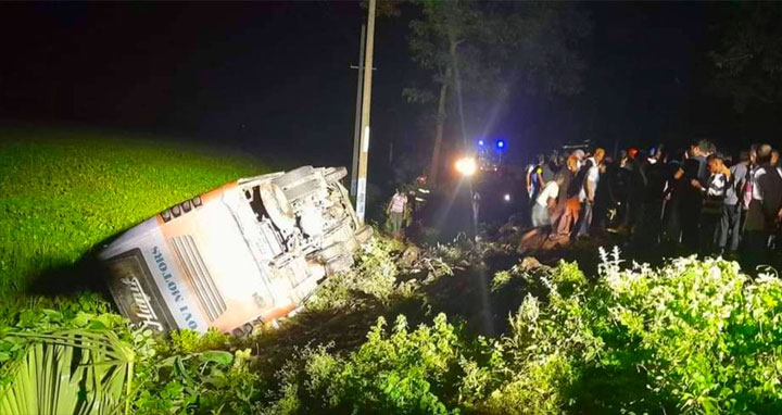 মোটরসাইকেলকে ধাক্কা দিয়ে খাদে হানিফের বাস, নিহত ১