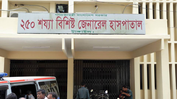 ট্রাকের পেছনে মাইক্রোবাসের ধাক্কায় দুই পু‌লিশসহ নিহত ৩