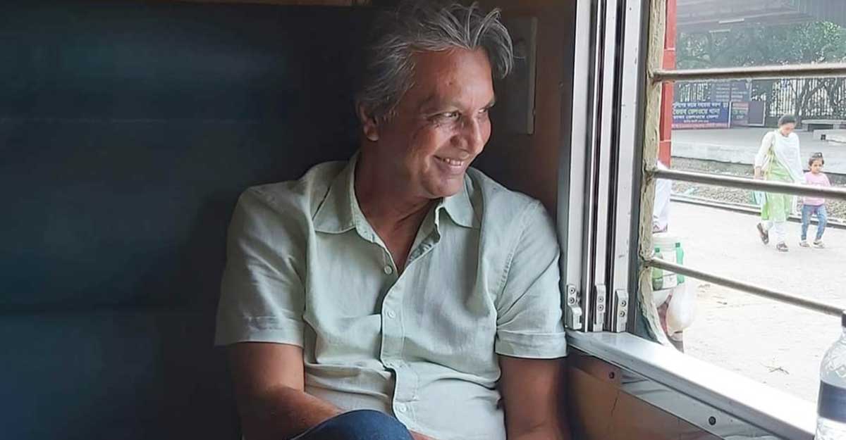 এমপি নূর মোহাম্মদের ট্রেন যাত্রার ছবি ভাইরাল